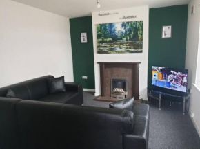 Sleeps 6 Guests&Contractors Wi-Fi Free Parking